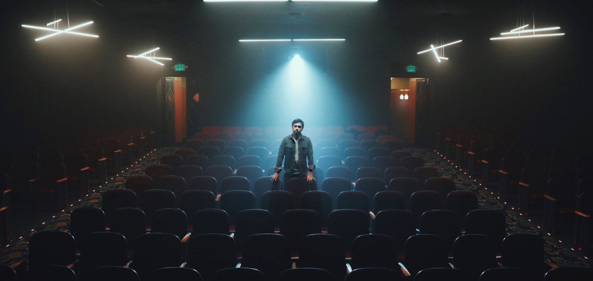 actualité yellow letters